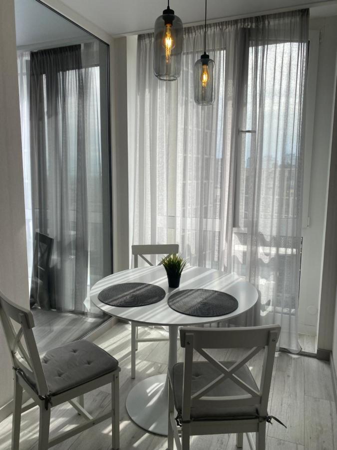 Slavutich Apartments Near Metro Station Kiev Bagian luar foto